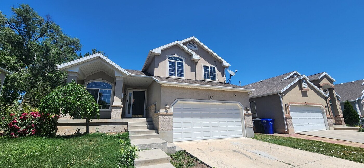 413 Stephie Marie Ln in South Salt Lake, UT - Building Photo