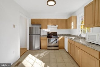 9911 Whitewater Dr in Burke, VA - Building Photo - Building Photo