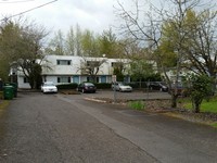 213 SE 192nd Ave in Portland, OR - Foto de edificio - Building Photo