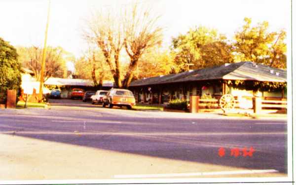 Leisure Oaks in West Sacramento, CA - Building Photo - Building Photo