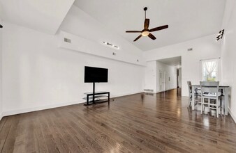 1637 N 33rd St, Unit 4 in Philadelphia, PA - Building Photo - Building Photo