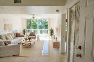 509 E Sheridan St in Dania Beach, FL - Building Photo