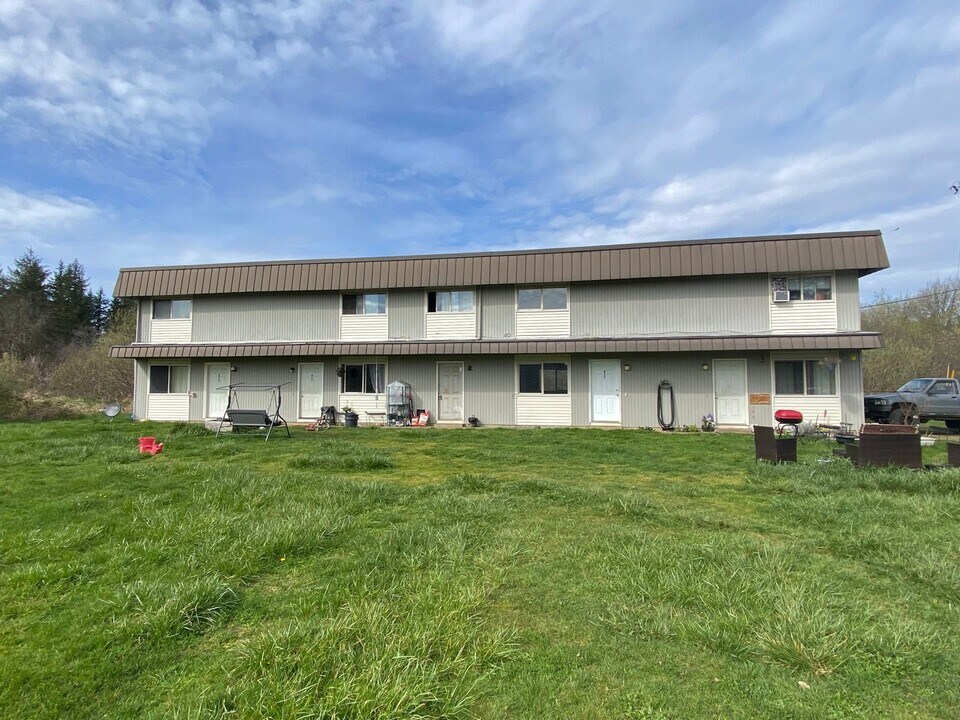 411 N 18th St in Elma, WA - Building Photo
