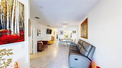 545 NE 5th Pl in Florida City, FL - Building Photo - Building Photo