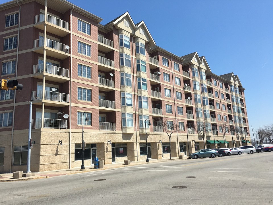 The Crossings At Franklin Station in Franklin Park, IL - Foto de edificio