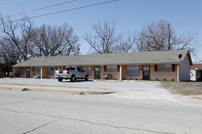 116-122 N Rangeline St in Tecumseh, OK - Foto de edificio - Building Photo