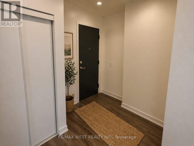 1808 St Clair Ave W in Toronto, ON - Building Photo - Building Photo