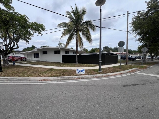1361 Sylvania Blvd in West Miami, FL - Building Photo - Building Photo