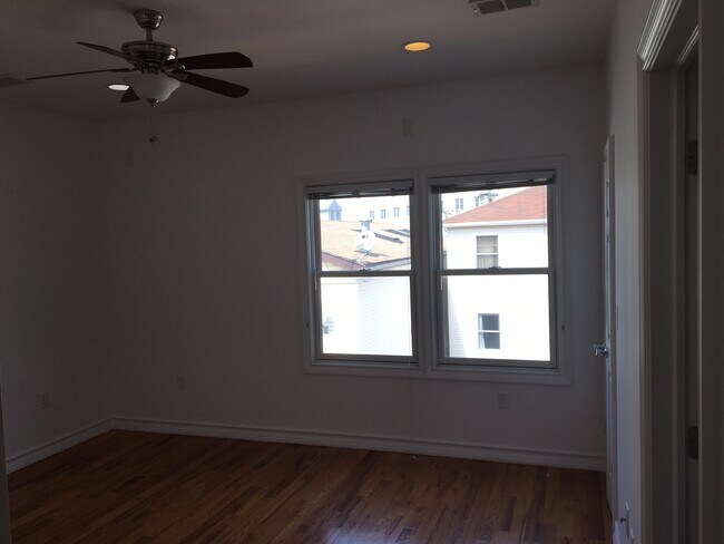 28 Leonard St in Jersey City, NJ - Building Photo - Building Photo