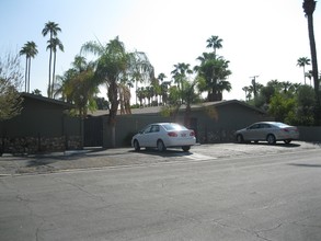 621 S Warm Sands Dr in Palm Springs, CA - Building Photo - Building Photo