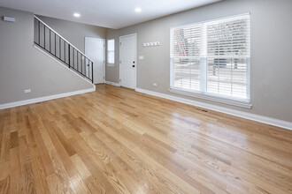 1120 Lakewood Cir in Naperville, IL - Building Photo - Building Photo