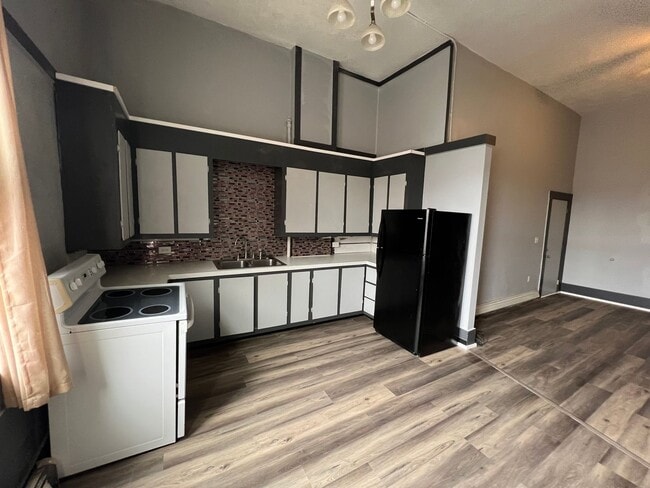 317 S Clinton Ave in St. Johns, MI - Building Photo - Building Photo