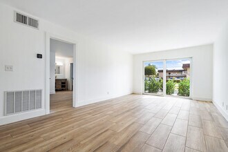 401 Southwind Dr in North Palm Beach, FL - Building Photo - Building Photo
