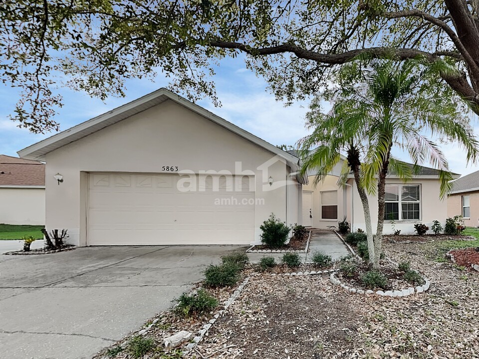 5863 28th Ln E in Bradenton, FL - Building Photo