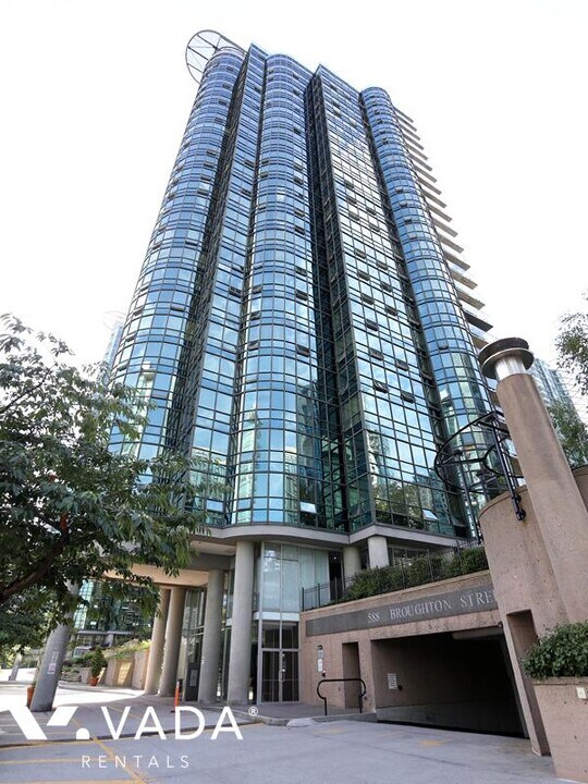 588 Broughton St in Vancouver, BC - Building Photo