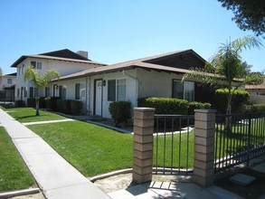 1255 W Oakland Ave in Hemet, CA - Building Photo - Building Photo