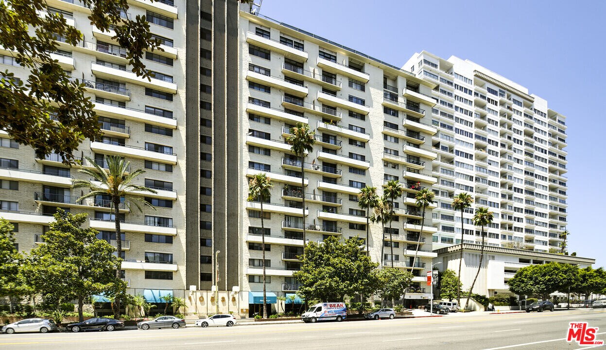 10535 Wilshire Blvd in Los Angeles, CA - Building Photo