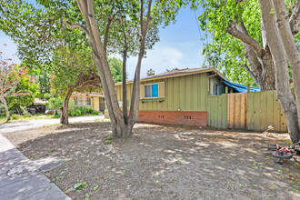 207 Evandale Ave in Mountain View, CA - Building Photo - Building Photo