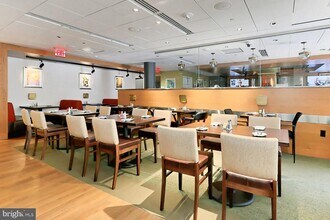 5904 Mt Eagle Dr in Alexandria, VA - Building Photo - Building Photo