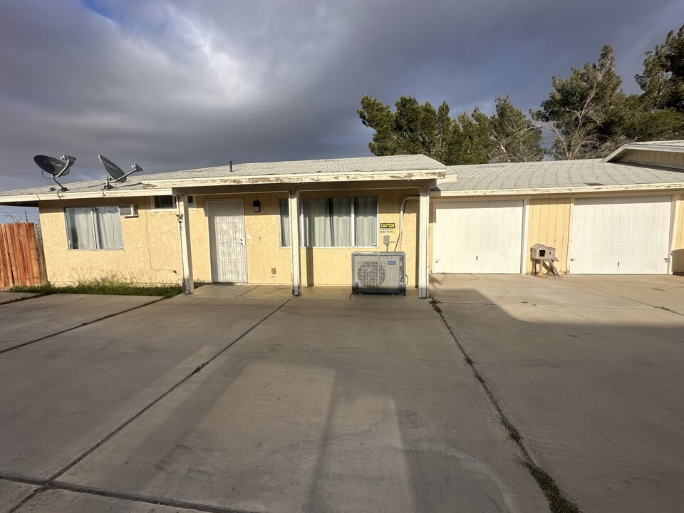 16503 Hollyhock Rd, Unit B in Adelanto, CA - Building Photo