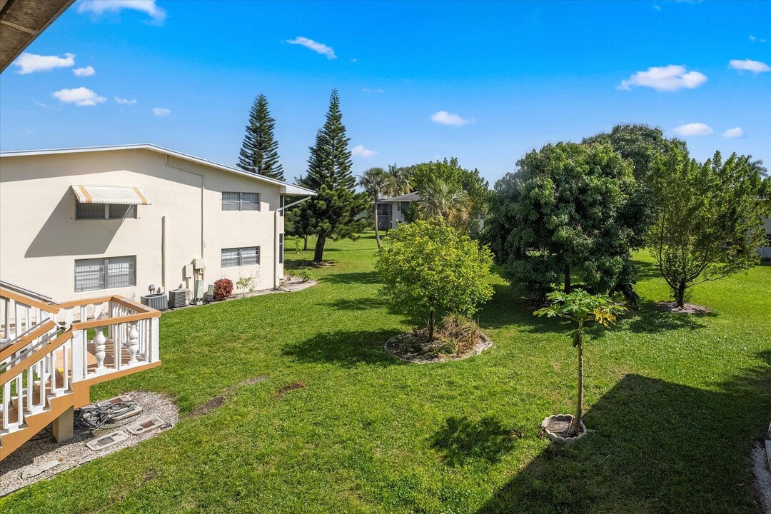 41 Easthampton B in West Palm Beach, FL - Building Photo
