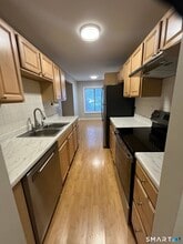 85 Woodsedge Dr in Newington, CT - Building Photo - Building Photo