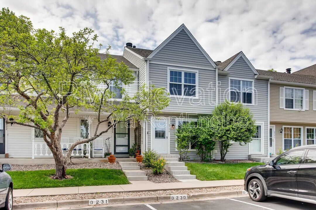 8976 W Dartmouth Pl in Lakewood, CO - Building Photo