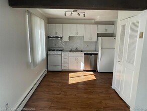 620 E Lincoln Ave, Unit 9 in Royal Oak, MI - Building Photo - Building Photo