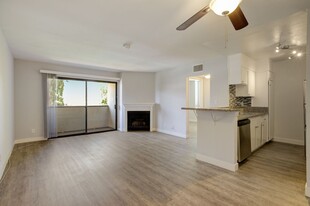 Bakman Apartments in North Hollywood, CA - Building Photo