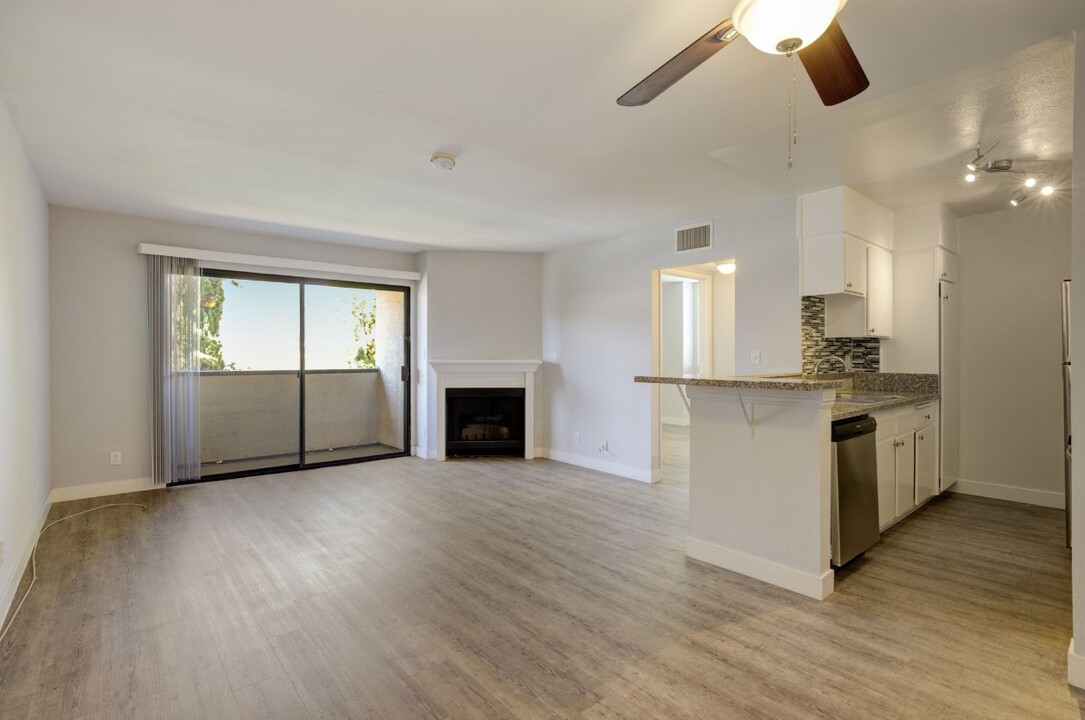 Bakman Apartments in North Hollywood, CA - Building Photo