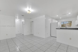 843 NW 7th St in Hallandale Beach, FL - Building Photo - Building Photo