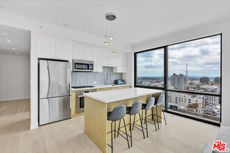 400 S Broadway in Los Angeles, CA - Building Photo - Building Photo