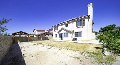 36425 Fallingstar Pl in Palmdale, CA - Building Photo - Building Photo