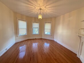 13 Waterhouse St, Unit 2 in Somerville, MA - Foto de edificio - Building Photo