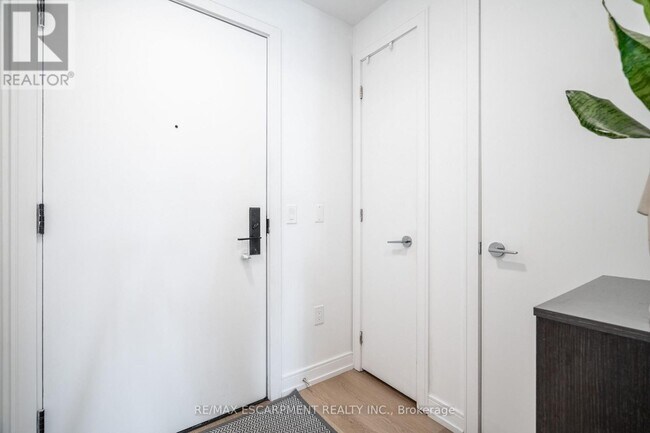 1 Jarvis St in Hamilton, ON - Building Photo - Building Photo