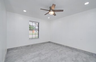 502 Guyer St in Sugar Land, TX - Building Photo - Building Photo