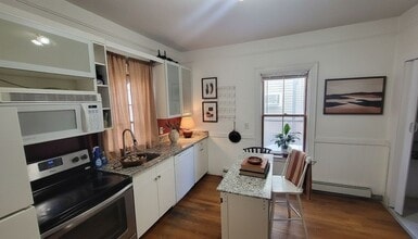 22 Hingham St in Cambridge, MA - Foto de edificio - Building Photo