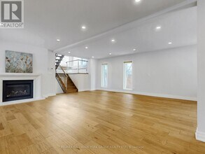 21 Willowbank Ave in Richmond Hill, ON - Building Photo - Building Photo