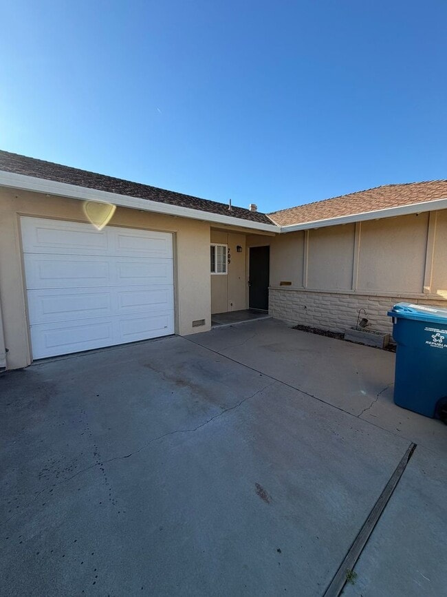 707-709 Vía Maria in Salinas, CA - Building Photo - Building Photo