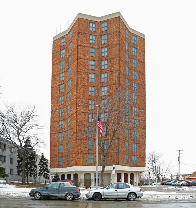 Lincoln Court in Milwaukee, WI - Building Photo