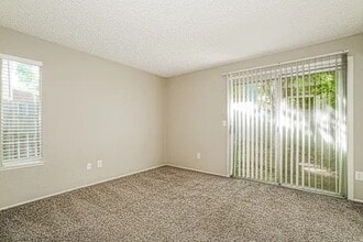 1350 Northview Dr in Sacramento, CA - Foto de edificio - Building Photo