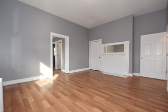 375 1/2 Main St in Pittsburgh, PA - Building Photo - Building Photo