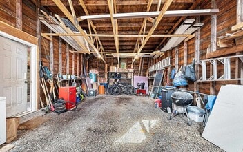 208 S 2nd St, Unit Upper in Ishpeming, MI - Building Photo - Building Photo