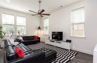 306 NW H St in Bentonville, AR - Building Photo - Building Photo