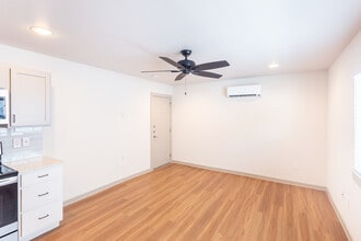 Ross & Matilda in Dallas, TX - Foto de edificio - Building Photo