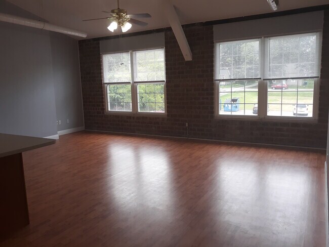 428 W Dee St, Unit 15 in Lebanon, IL - Foto de edificio - Building Photo