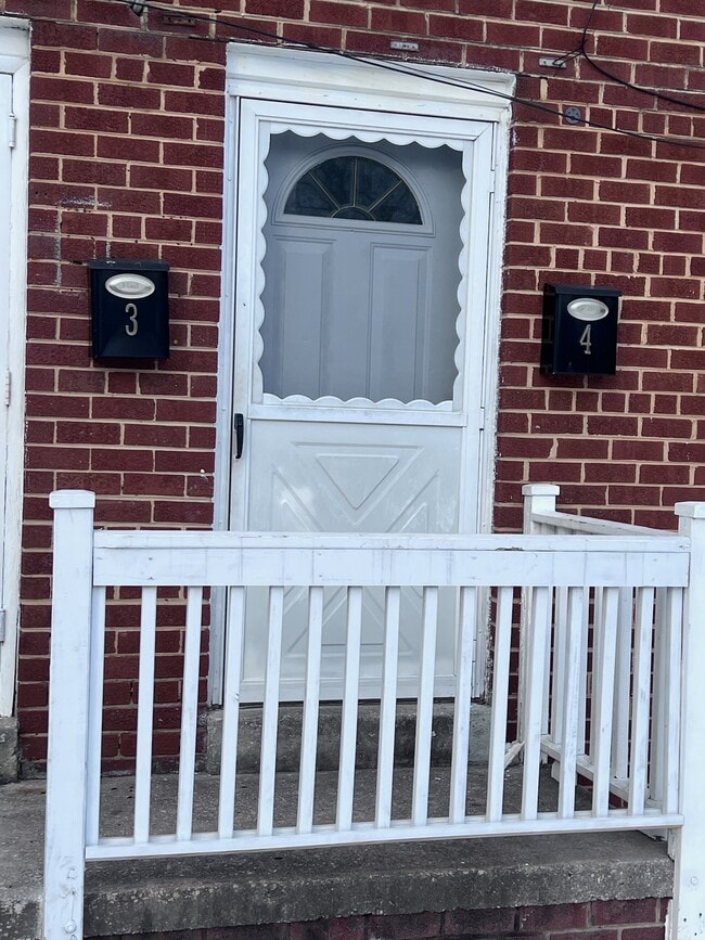 5326 B St SE, Unit 3 in Washington, DC - Building Photo - Building Photo