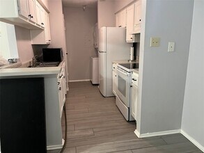 7600 Emmett F Lowry Expy, Unit 714 in Texas City, TX - Building Photo - Building Photo