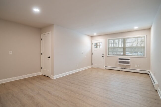 Burdeck Street Apartments in Schenectady, NY - Foto de edificio - Building Photo