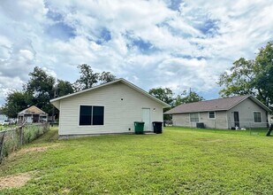 1811 Benson St in Houston, TX - Building Photo - Building Photo